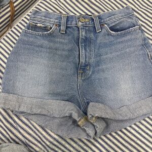 Urban Outfitters Mom high rise shorts size 25
